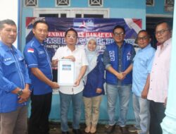 Anak Zulkifli Anwar jadi pendaftar pertama di kantor DPC partai Demokrat Lamsel