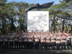 Dalam rangka menyambut Hari Bhayangkara ke-78, Polres Lampung Selatan laksanakan Ziarah dan Tabur Bunga di TMP Kusuma Bangsa