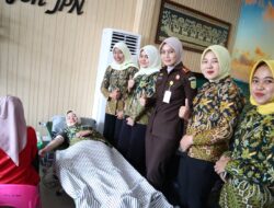 Sambut HBA, Kejari Lamsel Sumbangkan 15 Kantong Darah ke PMI