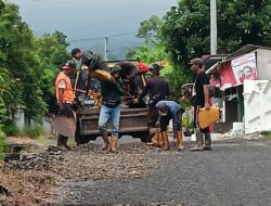 Proyek tambal sulam aspal di jalan wisata Balerang Kalianda diduga tak sesuai teknis