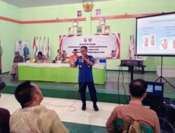 Kadis Damkar Lamsel Sefri Masdian Jadi Narsum Dalam Acara Peningkatan Kemampuan Anggota KasatKamling