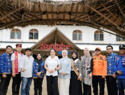 Ketua Tim Penggerak PKK Lamsel Zita Anjani Kunjungi  Destinasi Wisata Pantai Sanggar Kalianda