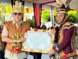 Dinilai Arif dan Bijaksana, Zulkifli Hasan Terima Gelar Kehormatan Adat Dayak Kalteng