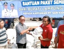 Pemkab Lamsel Salurkan Bantuan Sembako pada Ratusan Karyawan PT San Xiong Stell 