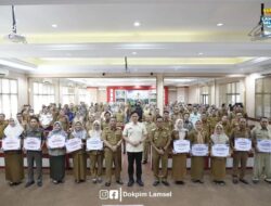 Bupati Lamsel Serahkan Gajih – TPP ke 13 ASN 