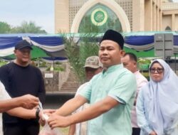 Pemkab Lamsel Bagikan Daging Kurban pada Jurnalis 