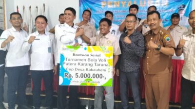 Dukung voly ball Karang Taruna Cup 1 Desa Bakauheni, PT. ASDP Indonesia Ferry (Persero) Cabang Bakauheni Memberikan Bantuan Tunai