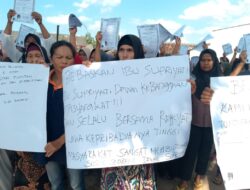 Ratusan Masyarakat Unjuk Rasa Tuntut Supriyati Di Bebaskan