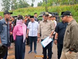 Perbaikan Jalan Segera Dilaksanakan, Bupati Pesawaran Dampingi Gubernur Tinjau Lokasi