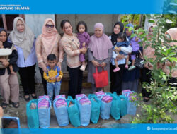 Sentuh Langsung Keluarga Penerima Bantuan, Ketua TP PKK Lampung Selatan Perkuat Pendampingan Anak Berisiko Stunting