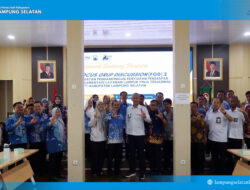 “Kami mengucapkan terima kasih kepada seluruh wajib pajak yang telah menunjukkan kepatuhan dan kesadarannya dalam membayar pajak daerah. Kontribusi ini merupakan bentuk partisipasi nyata masyarakat dalam mendukung pembangunan daerah,” kata Supriyanto.   Dengan capaian yang telah melampaui 63 persen pada pertengahan tahun, Pemkab Lampung Selatan optimistis target penerimaan pajak daerah tahun 2026 sebesar Rp262,9 miliar dapat direalisasikan melalui penguatan inovasi pelayanan, optimalisasi potensi pajak, serta meningkatnya kepatuhan wajib pajak dalam mendukung pembangunan daerah. (Kmf)