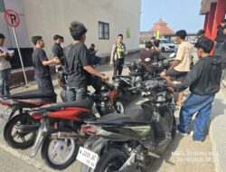 Dipergoki Warga, Balap Liar di Depan GOR Way Handak Dibubarkan Polisi, 8 Motor Diamankan